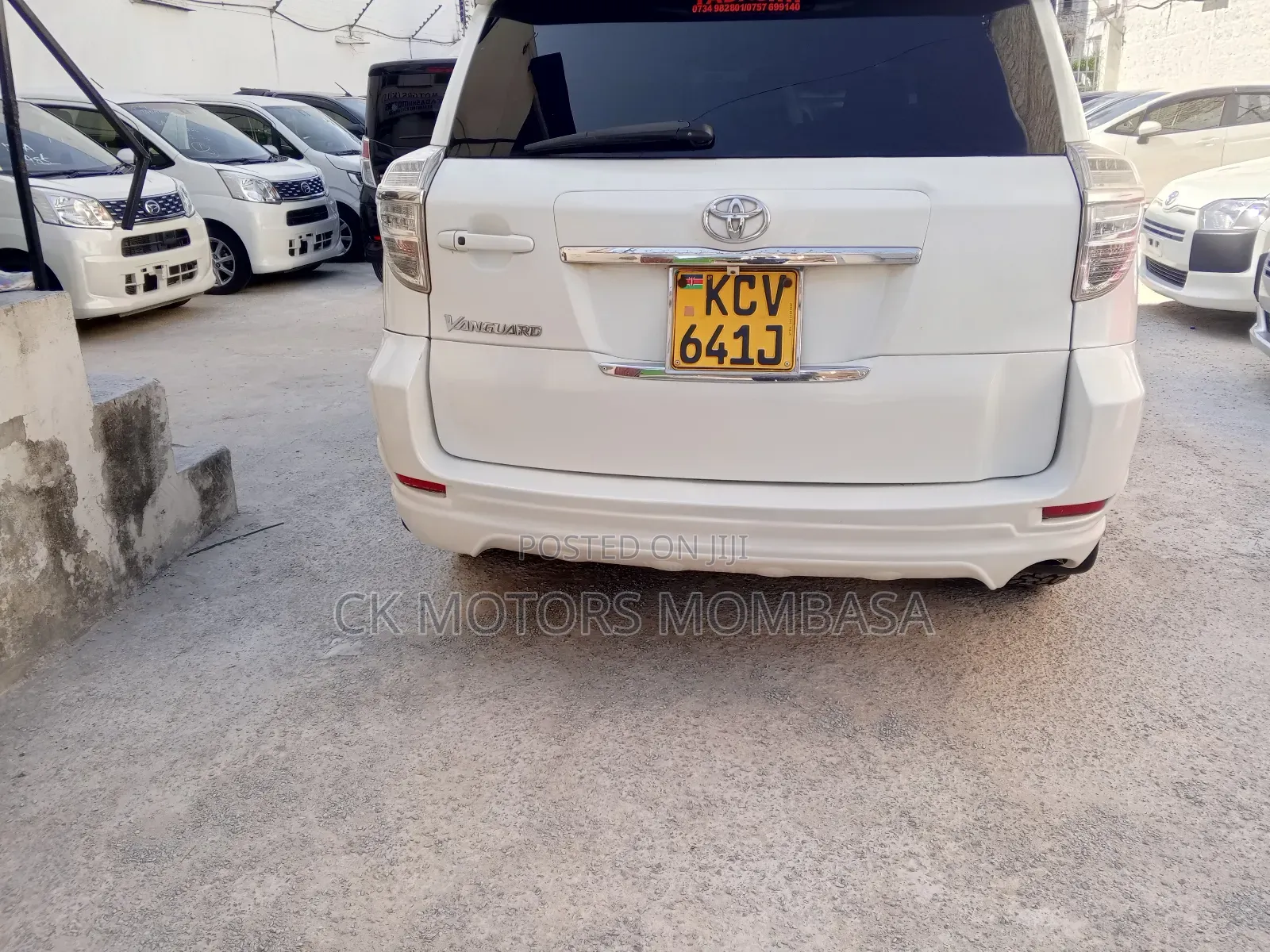 Toyota Vanguard 2013 White