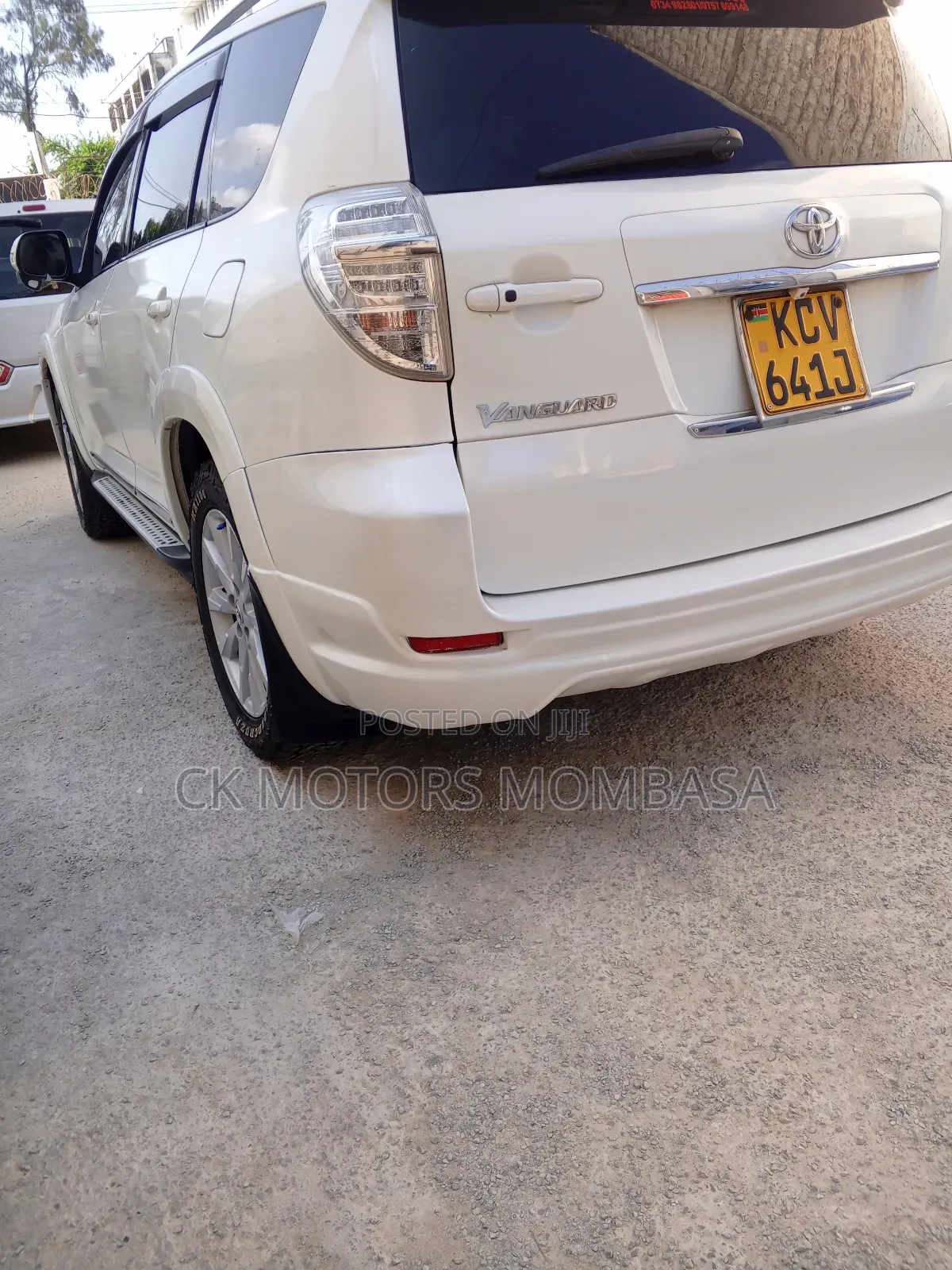 Toyota Vanguard 2013 White