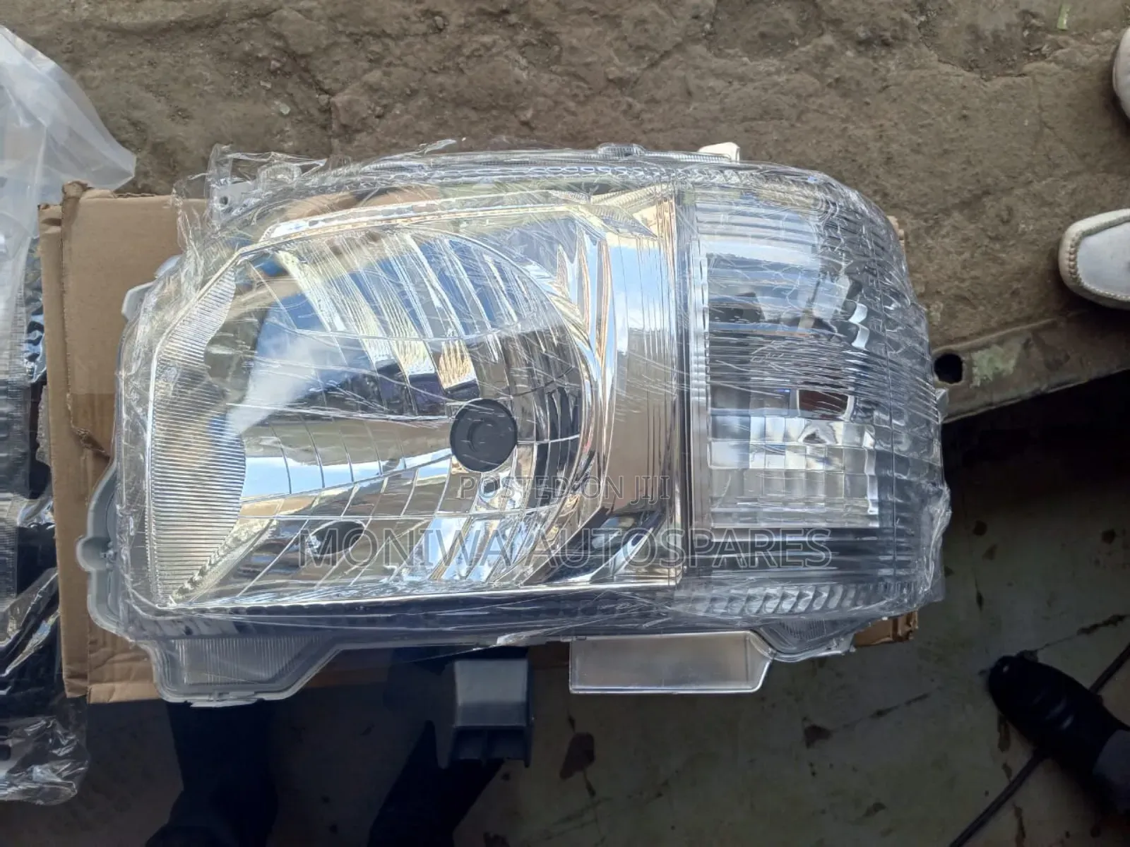 Headlight/Lamp Toyota Hiace 7L Hiace 2014