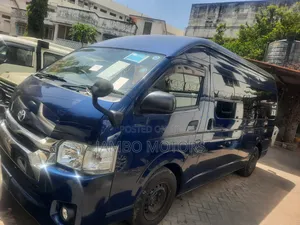 Toyota HiAce 2018 Blue