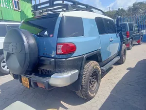 Toyota FJ Cruiser 2015 Blue