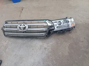 Front Grill and Headlight Toyota Landcruiser Fj 200