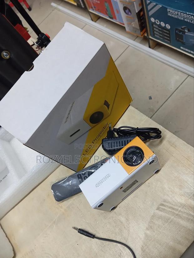 LED Projector (Portable Projector 1080) - thumbnail 2