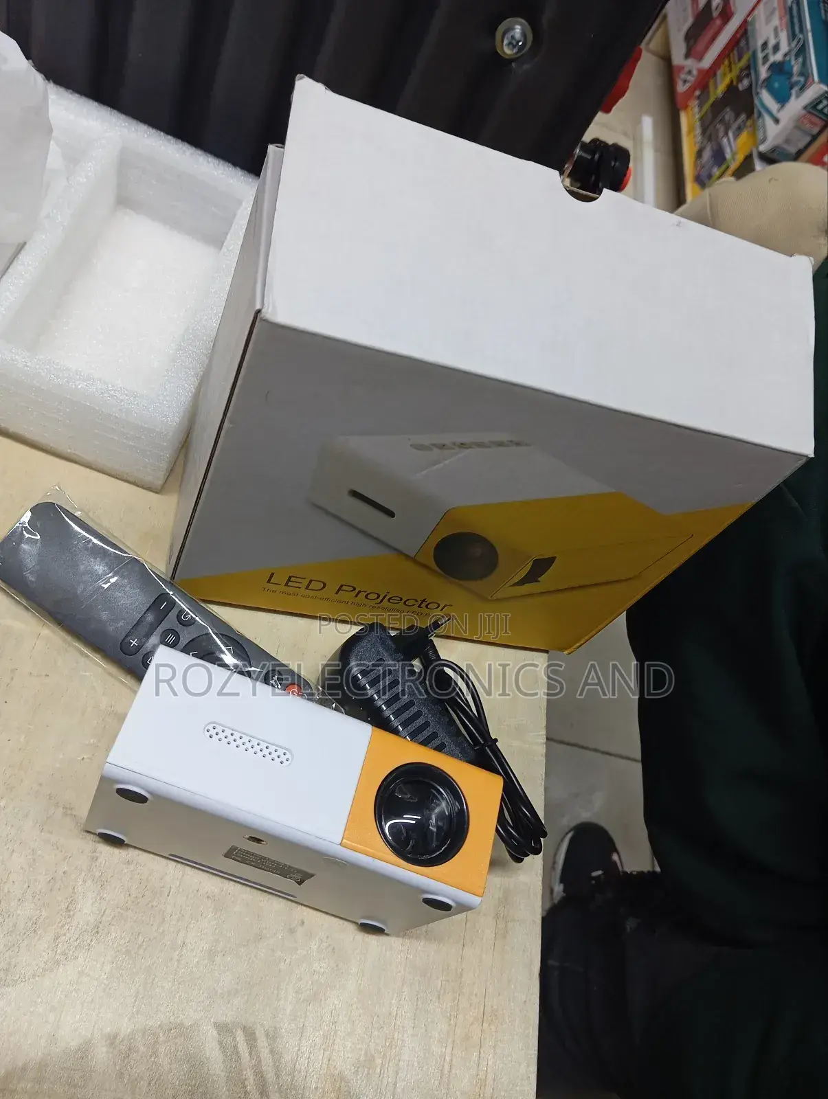 Mini Projector (LED Portable 1080p Projector