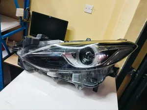 Headlight Mazda Axela 2015 Xenon