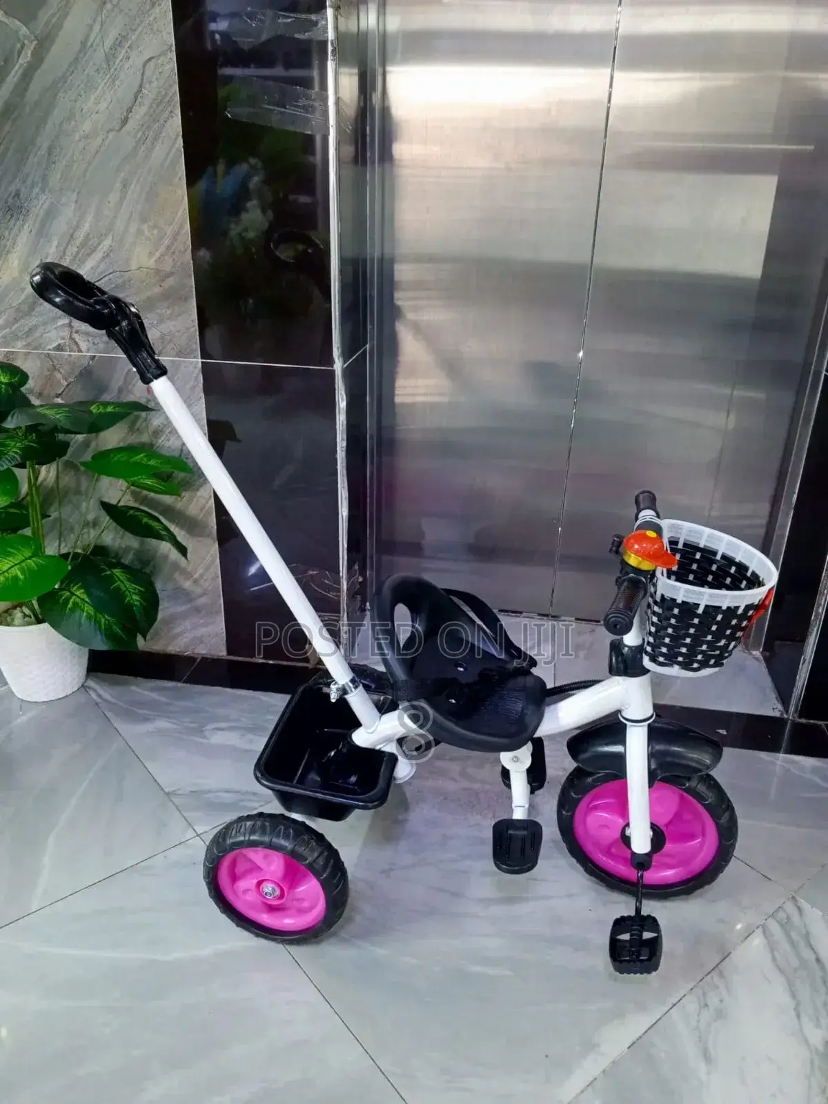 Adjustable Handle Tricycle – Great for Fun Control