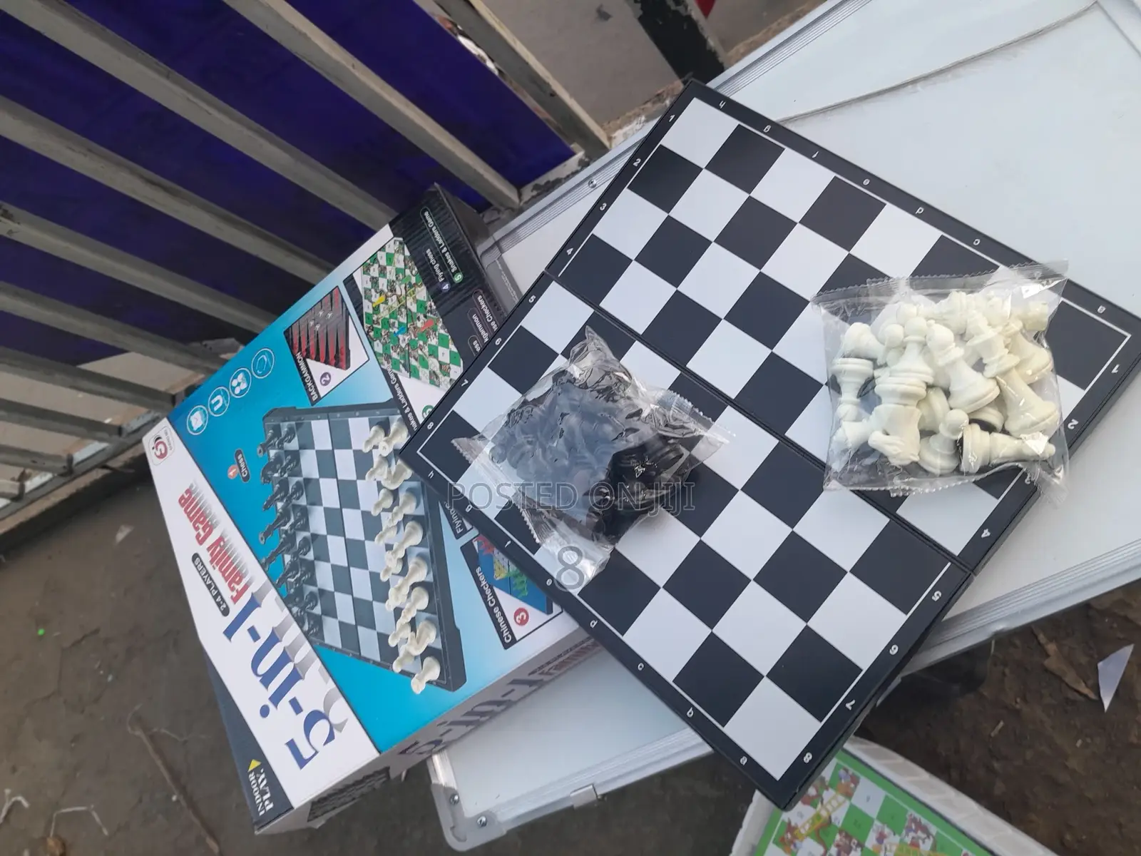 5 in 1 Portable Chess ,Drought ,Snake Ladder Foldabe,Etc