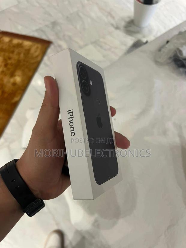 New Apple iPhone 16 128 GB Black - thumbnail 2