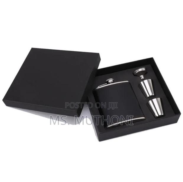 *Portable Hip Flask/Whisky Bottle 2 Tot Glasses - main view