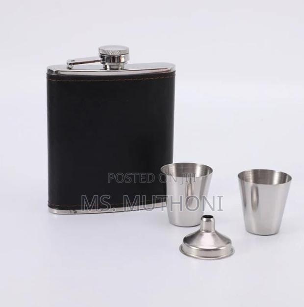 *Portable Hip Flask/Whisky Bottle 2 Tot Glasses - thumbnail 3
