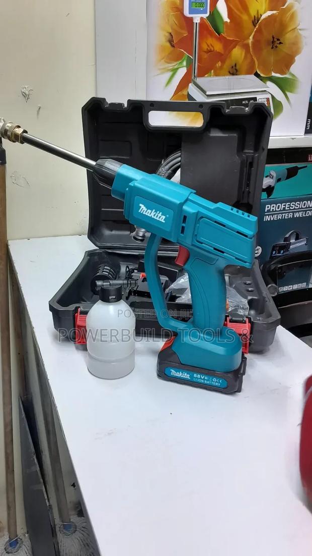 Makita Cordless Pressure Washer - thumbnail 2