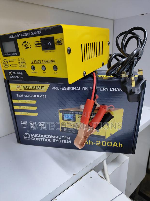 Battery Charger Microcomputer , 200 Ah 12/ 24 Volts. - main view