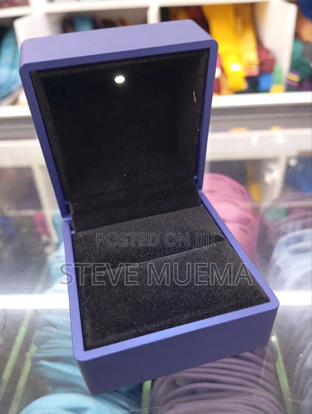 Fancy Ring Box With Light. - thumbnail 7