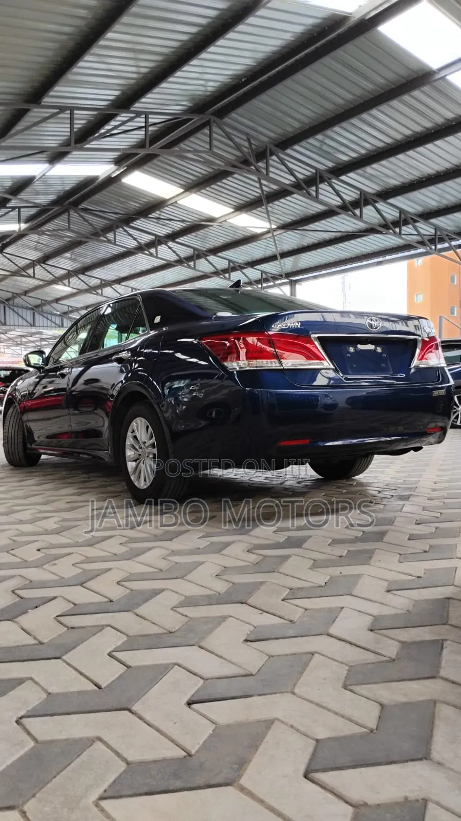 Toyota Crown 2017 Blue