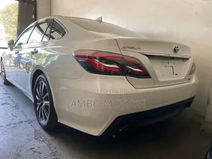 Toyota Crown 2018 White
