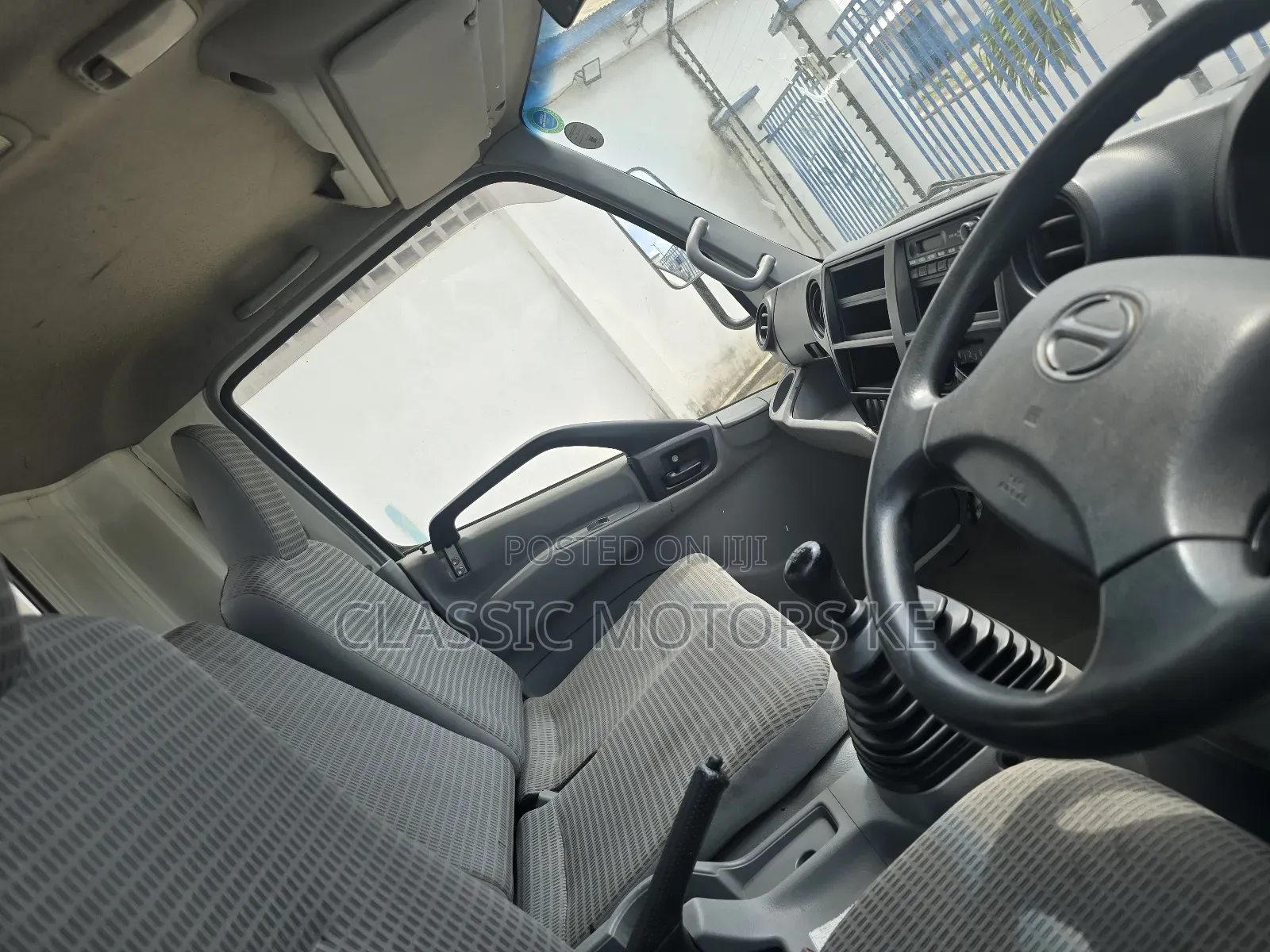 HINO DUTRO, 2017, 3 Ton, Manual Diesel