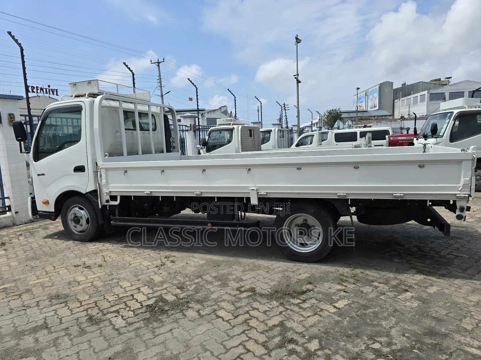 HINO DUTRO, 2017, 3 Ton, Manual Diesel