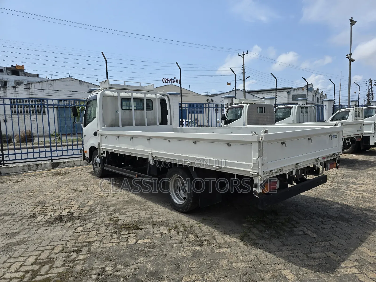 HINO DUTRO, 2017, 3 Ton, Manual Diesel