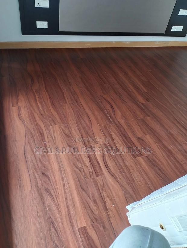 Spc Mahogany Plank Tile - main view