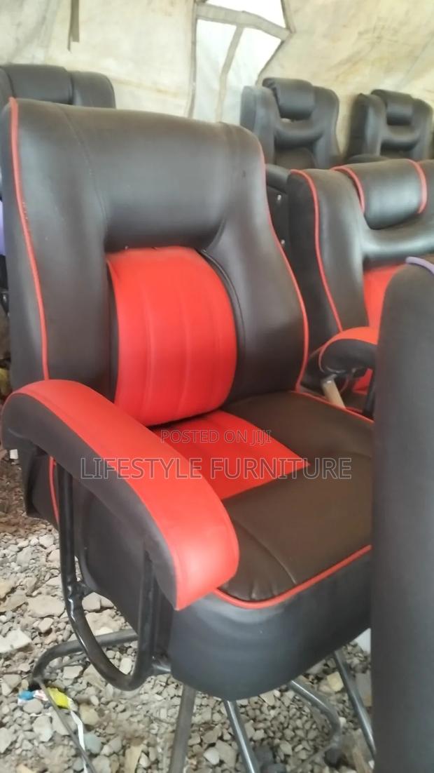 Kinyozi Seats