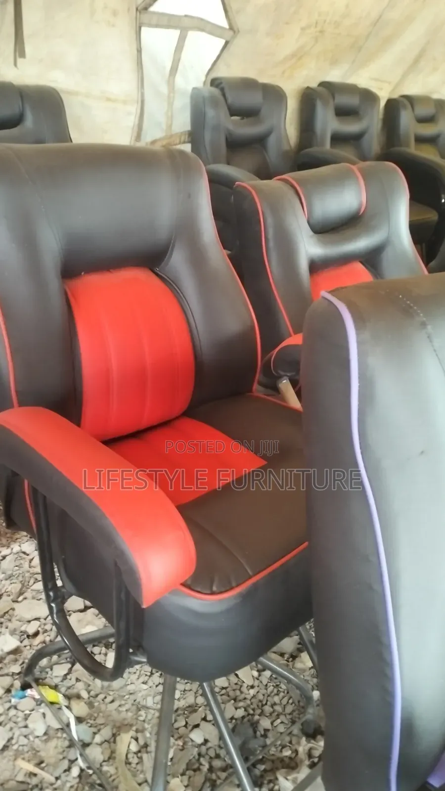 Kinyozi Seats