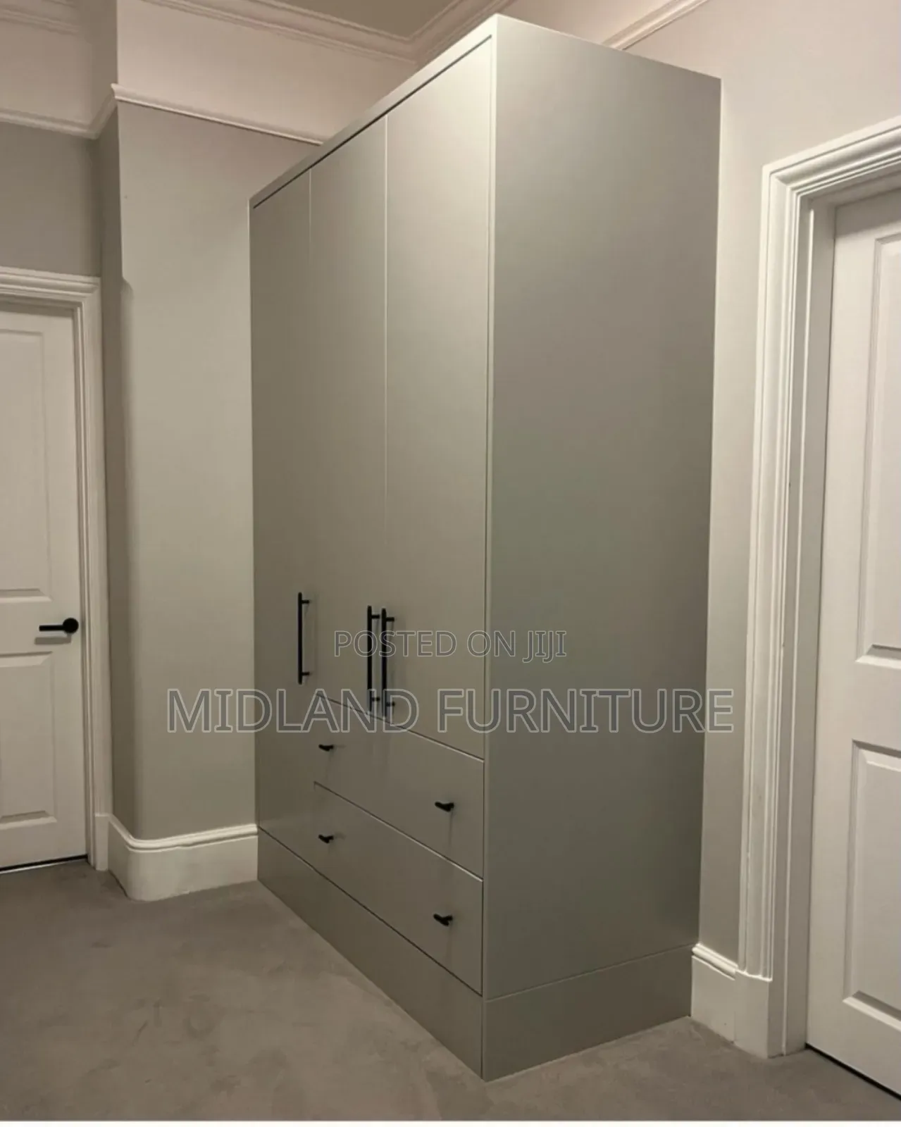 Portable Wardrobe / Closet