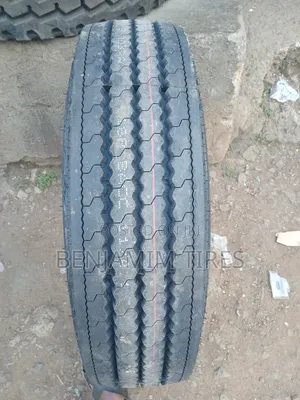Doublestar Tires Sizes 9.5R17.5 16pr Tubeless.