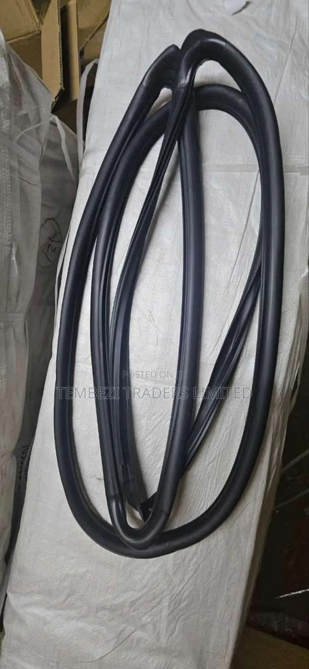 Windscreen Moulding Landcruiser 79