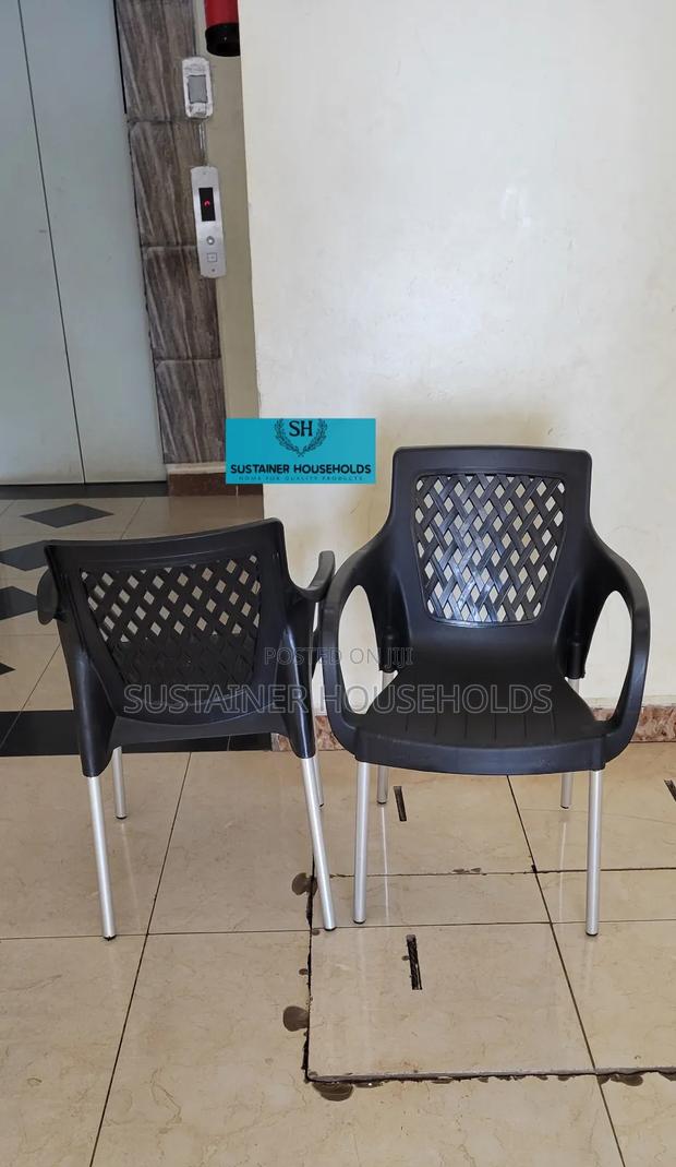 Plastic Chairs With Chrome Legs in Black