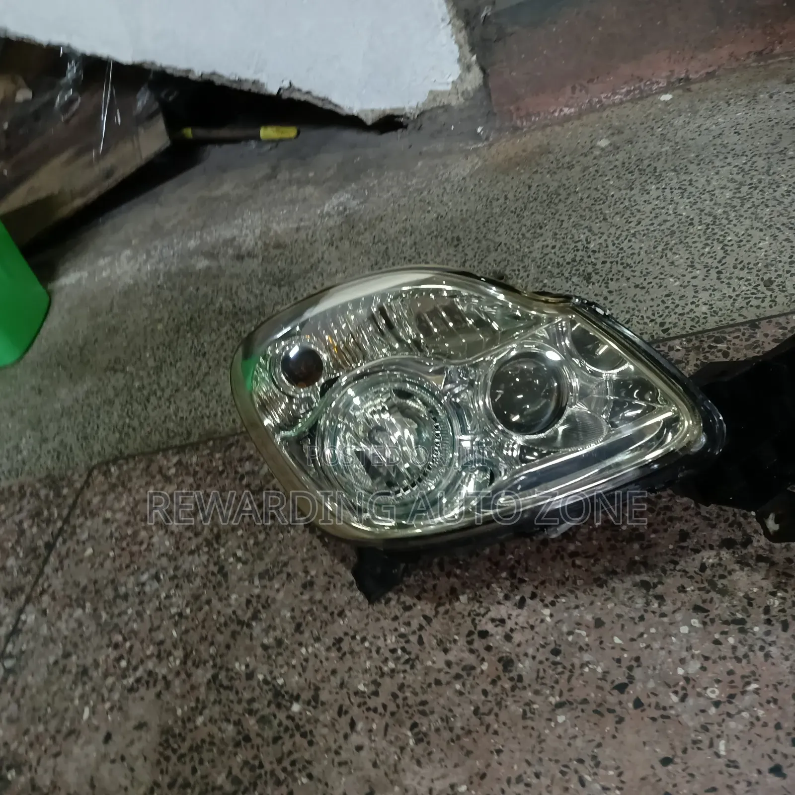 Mazda Verisa Zenon Headlight.