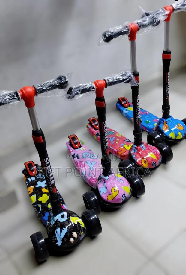 Foldable Adjustable 3 Wheels Scooters for Kids 3-10 Years - main view