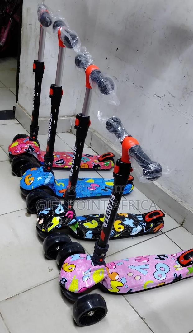 Foldable Adjustable Metallic Three Wheels Scooters for Kids