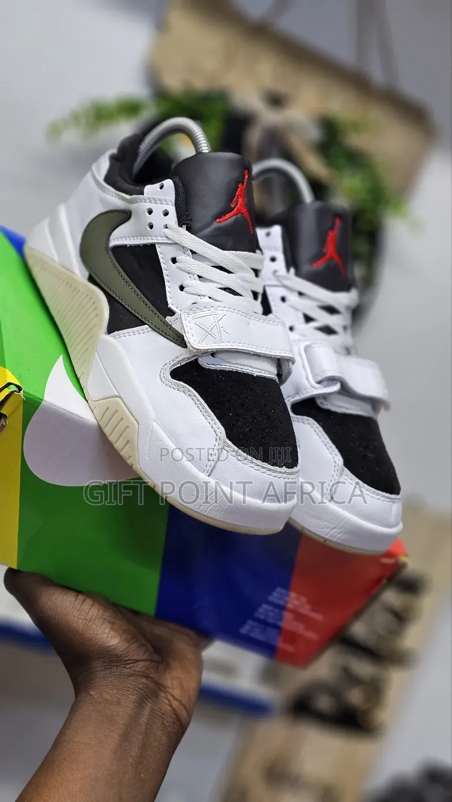 "Nike Travis X Jordan Jumpman
1st Leather Sneakers