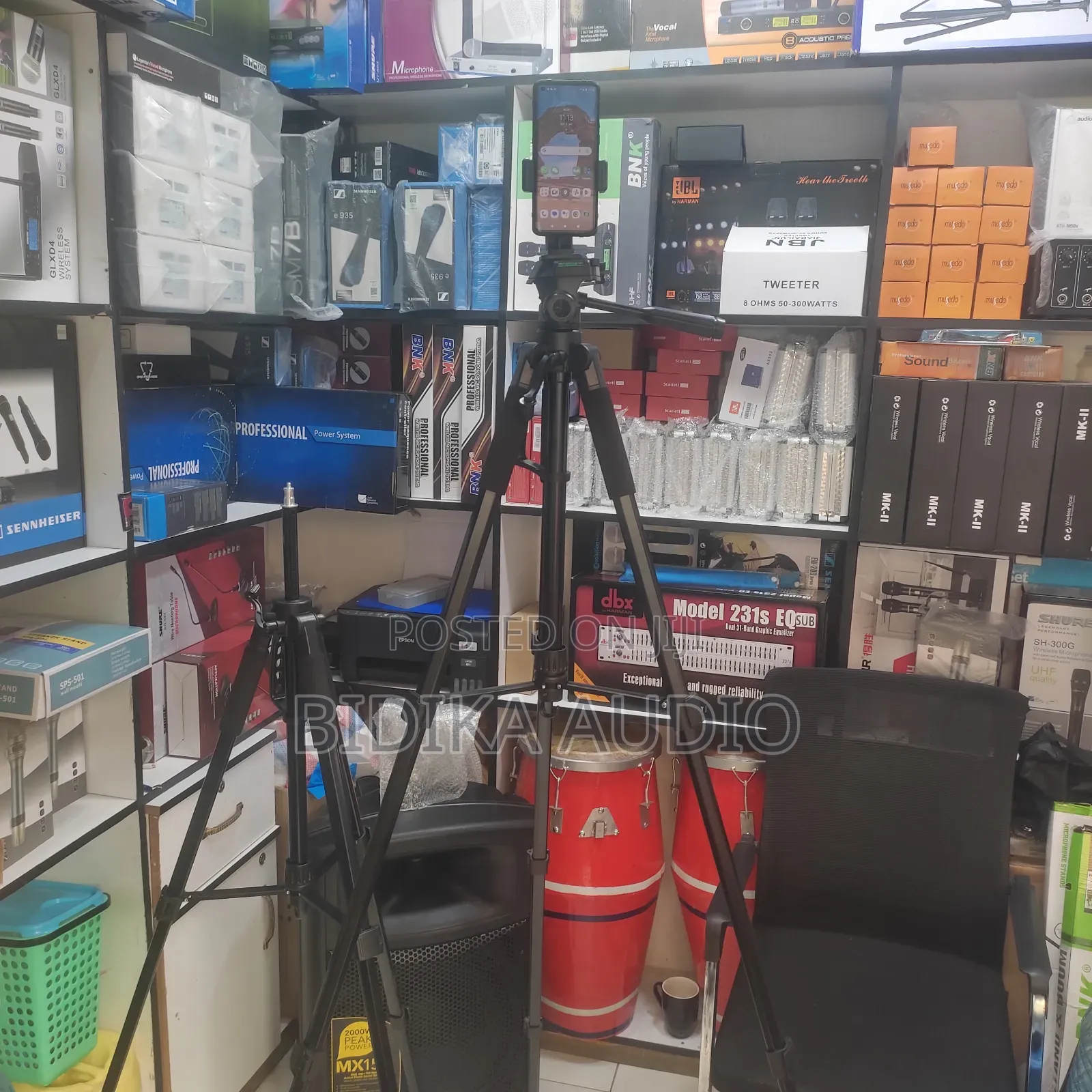 Deluxe Light Weight Video/Photos Tripod Stand
