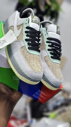 Airforce Customized
1st Leather Sneakers