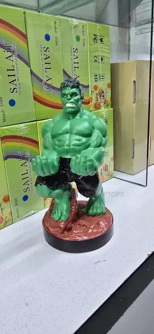 Pad Holding Statue Hulk