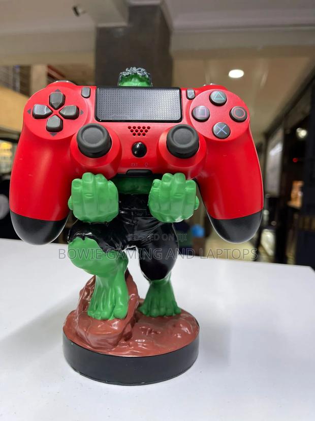 Pad Holding Statue Hulk - thumbnail 6