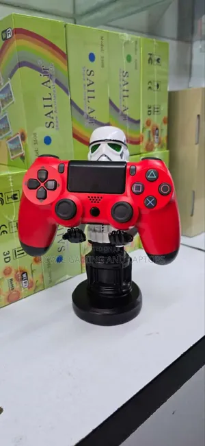 Game Pad Holding Statue Robo Cop