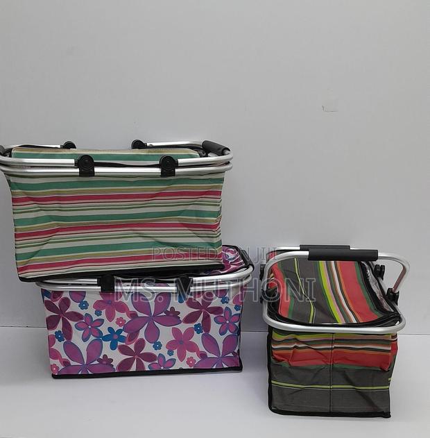 FOLDABLE Coloured Insulated Picnic Storage Baskets - thumbnail 2