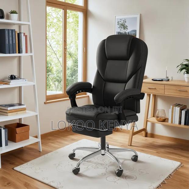 Office Seat: Managers High-Back Leather Office Seat