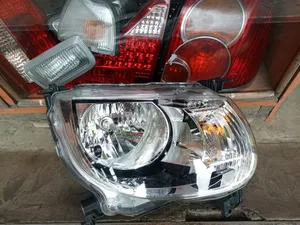Suzuki IGNIS RHS Headlight Complete With Bulbs and Sockets