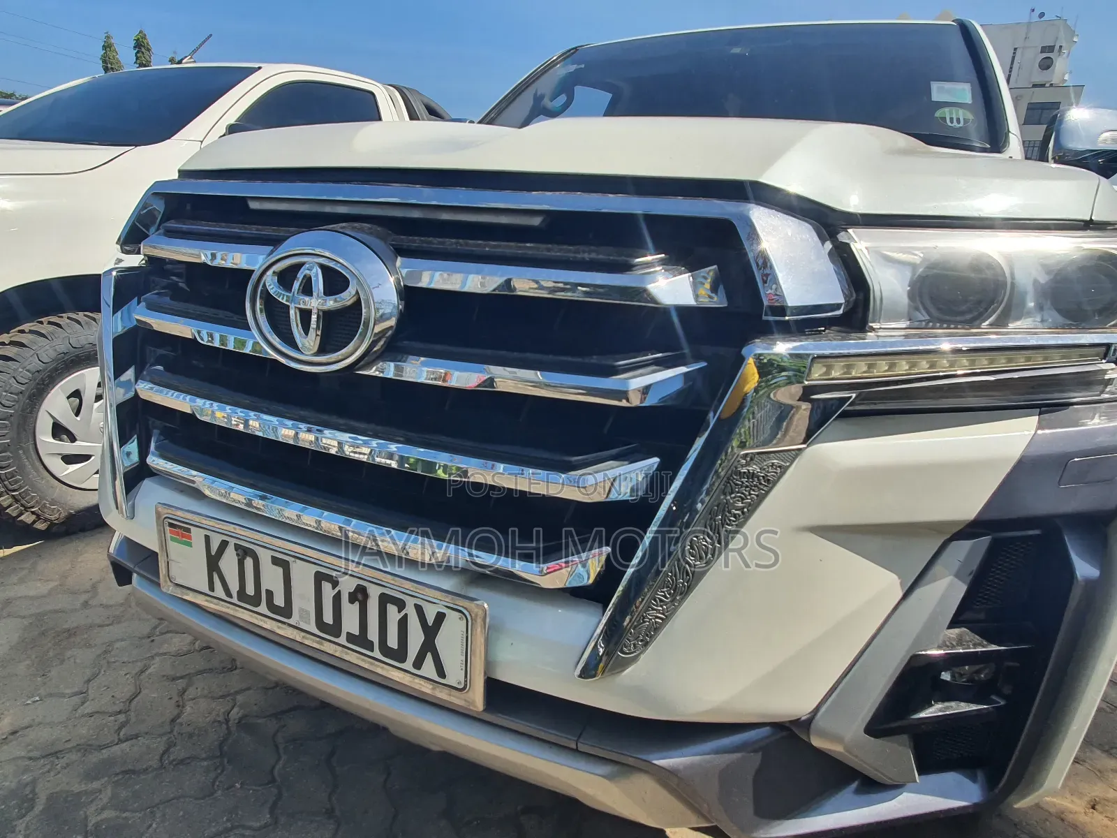 Toyota Land Cruiser 2010 White