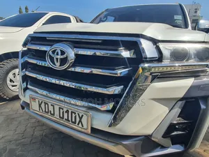 Toyota Land Cruiser 2010 White
