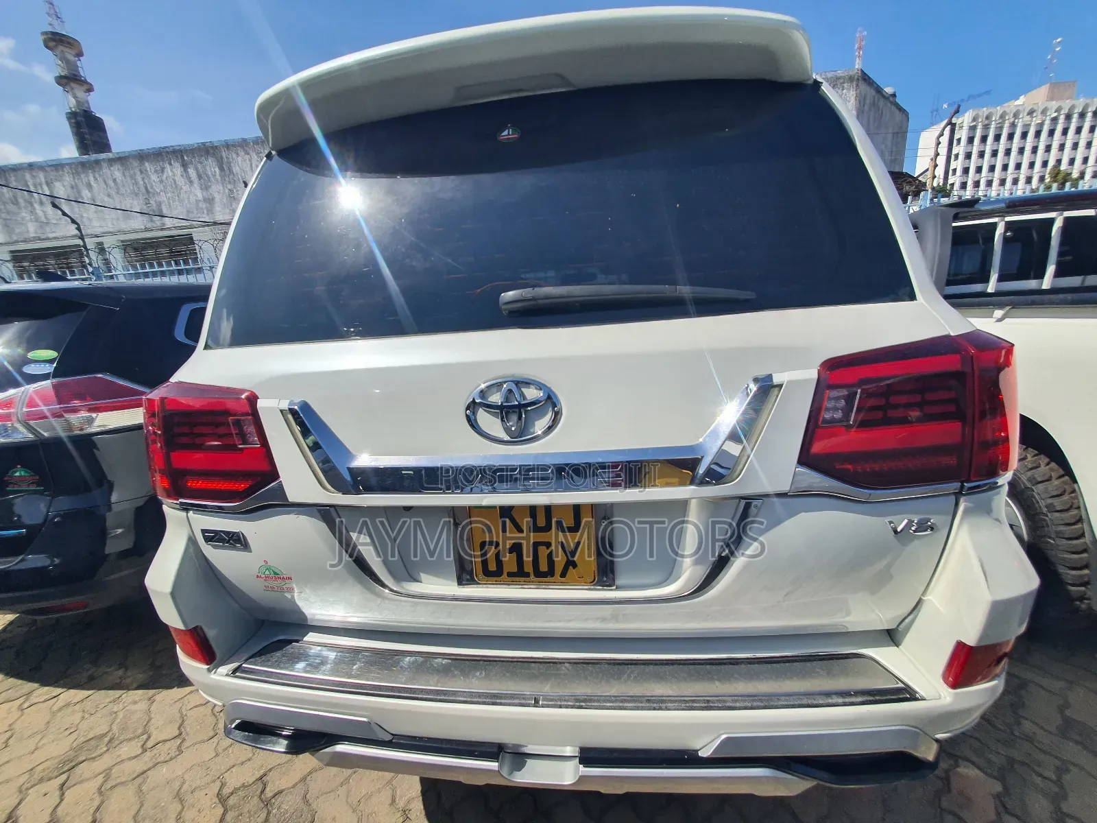Toyota Land Cruiser 2010 White