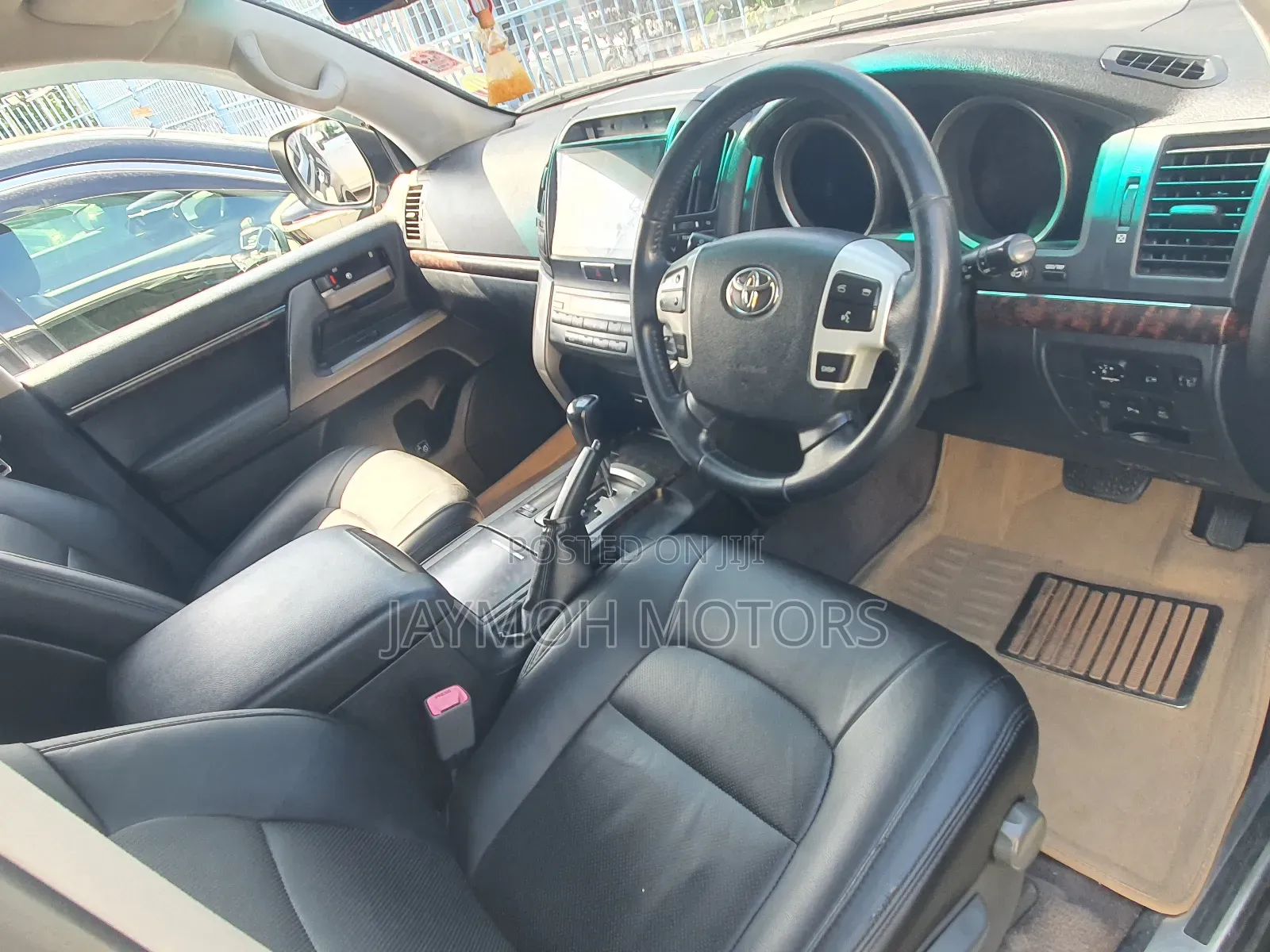 Toyota Land Cruiser 2010 White