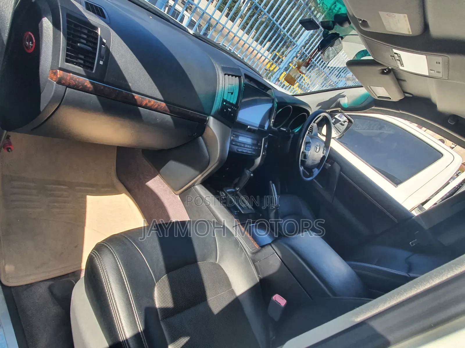 Toyota Land Cruiser 2010 White