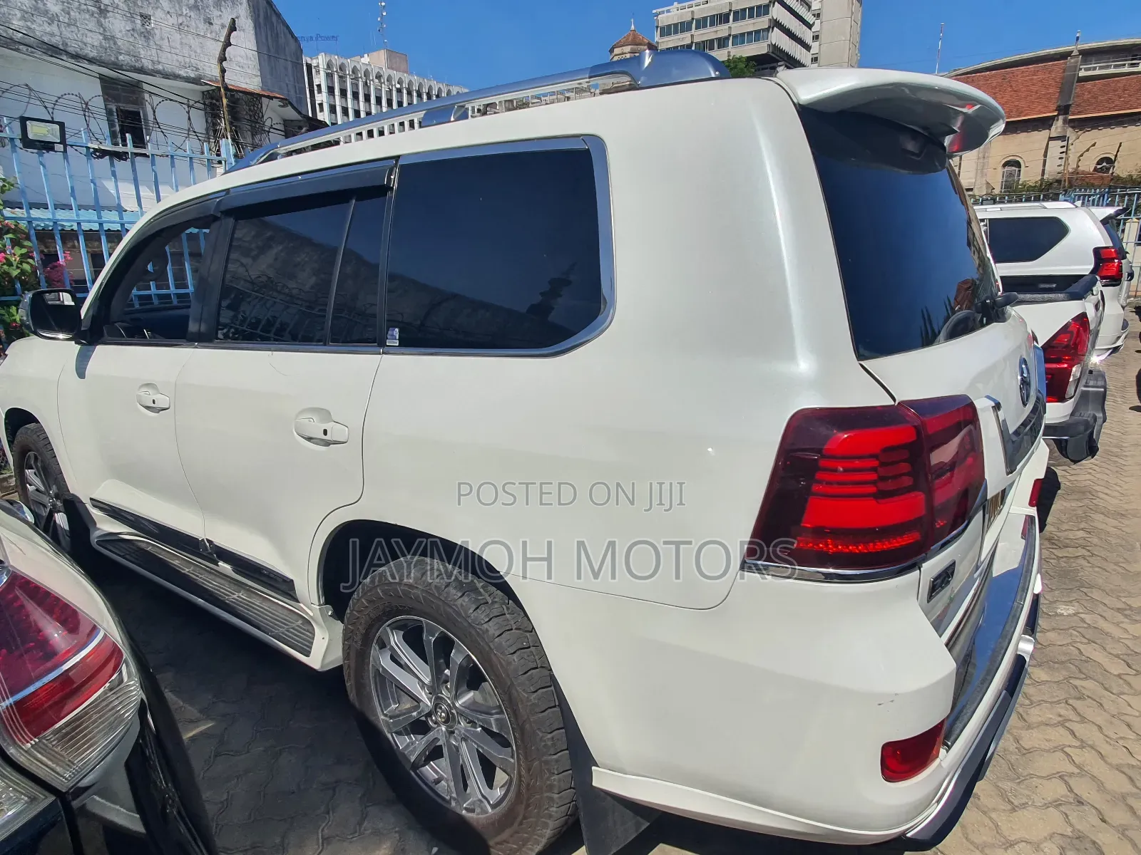 Toyota Land Cruiser 2010 White