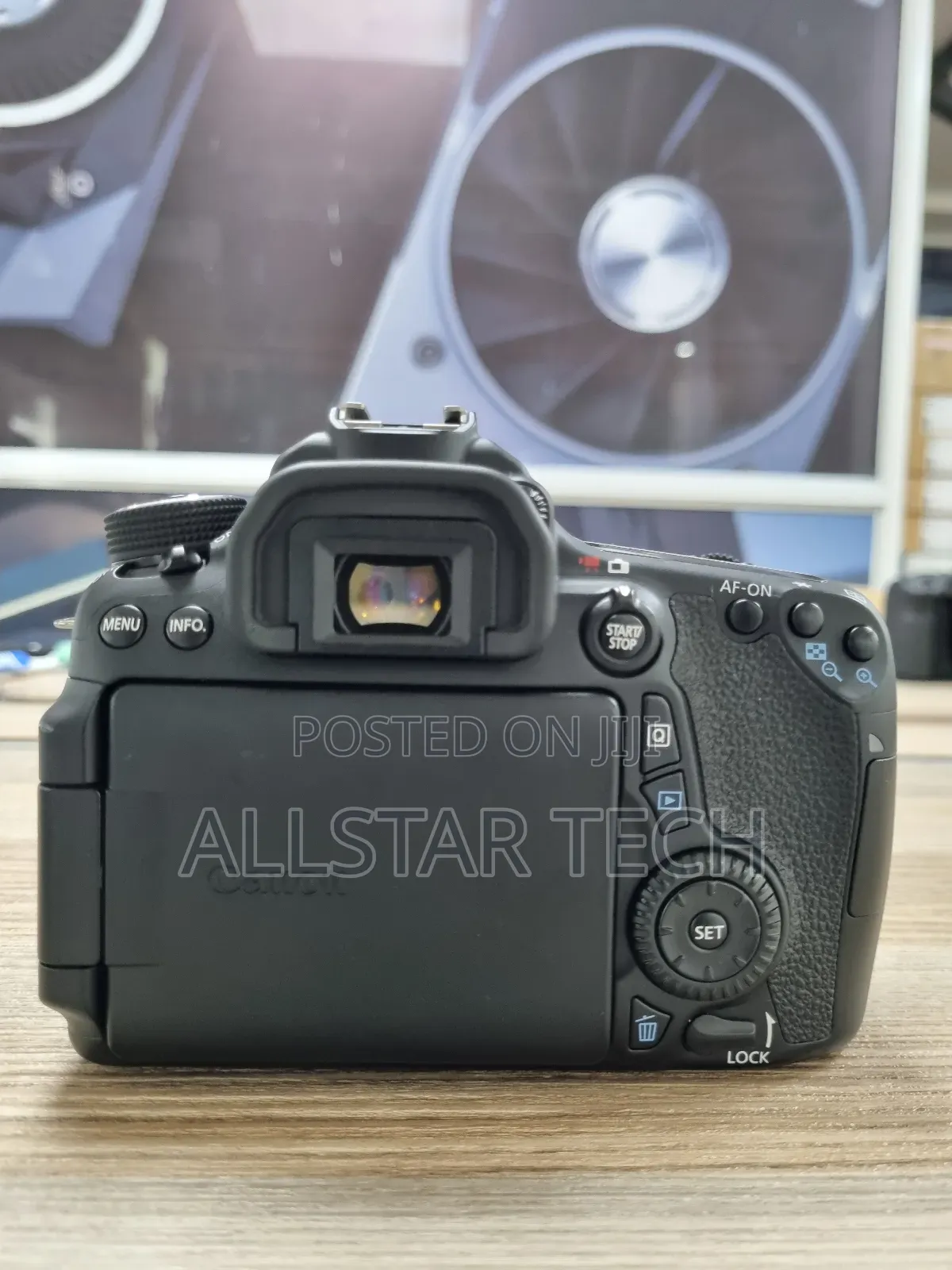Canon Eos 70d With 18:55mm Lens