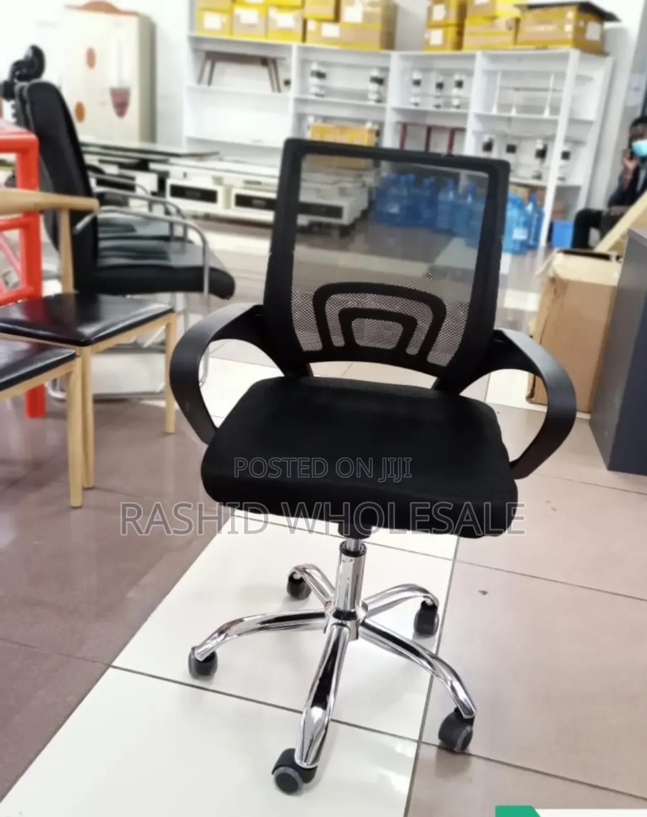 Mesh Office Chair With No Head Rest.
