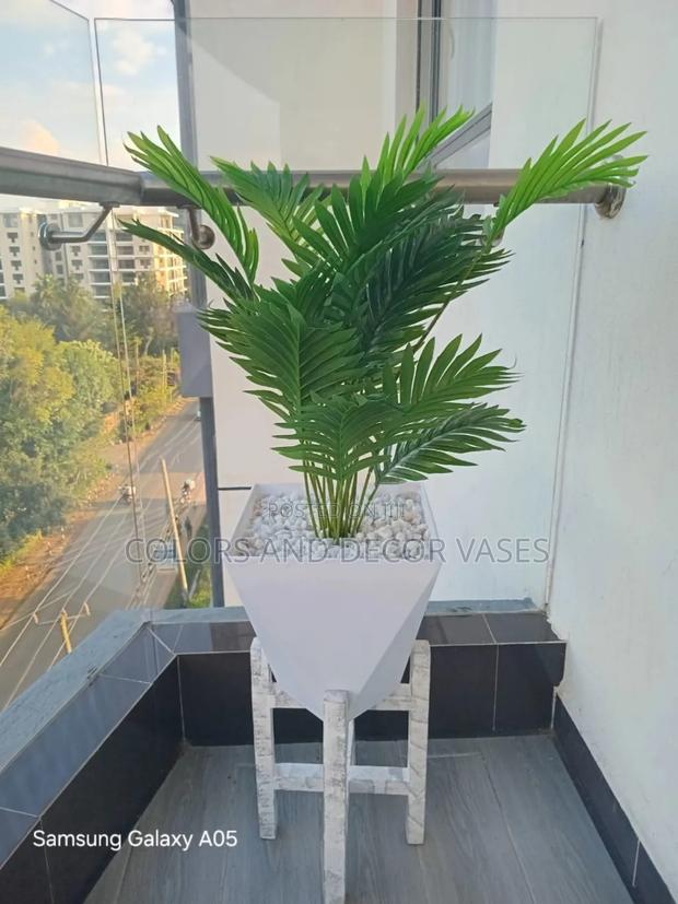 Stand Wooden, Vase With Decorative Stones Palm Artificial